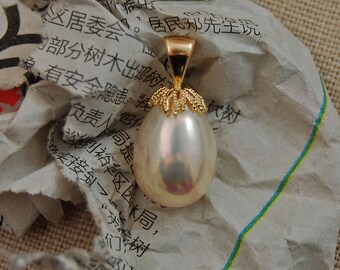 Zyta - Freshwater Pearl Pendant set in 14kt gold. Shipping is free within the United States.