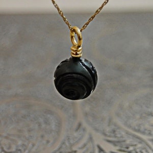 Tierney - OOAK hand-carved black Tahitian pearl pendant, solid 14 kt gold