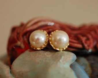 Grace - Pearl Stud Earrings 14k Gold Filigree