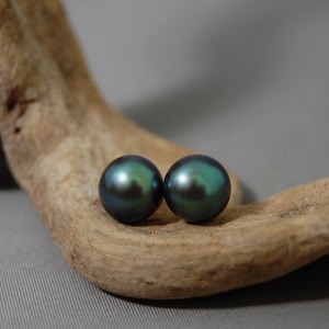 Pema - Peacock Pearl Stud Earrings Set in 14k Yellow Gold