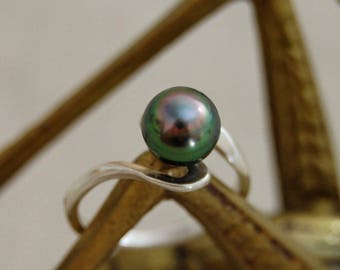 Delphine - Pearl Ring features a black Tahitian pearl set in Sterling Silver, FREE SHIP US
