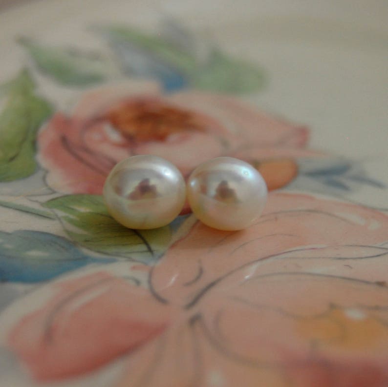 FREE SHIPPING Vanora OOAK white-blush Freshwater pearl stud earrings set in 14kt gold