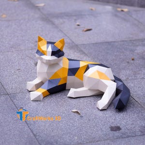 Calico Cat Papercraft SVG pdf-sjabloon – Low Poly 3D Cat Liggend Model voor Cricut, DIY Animal Sculpture voor Home Decor Cadeau voor kattenliefhebbers