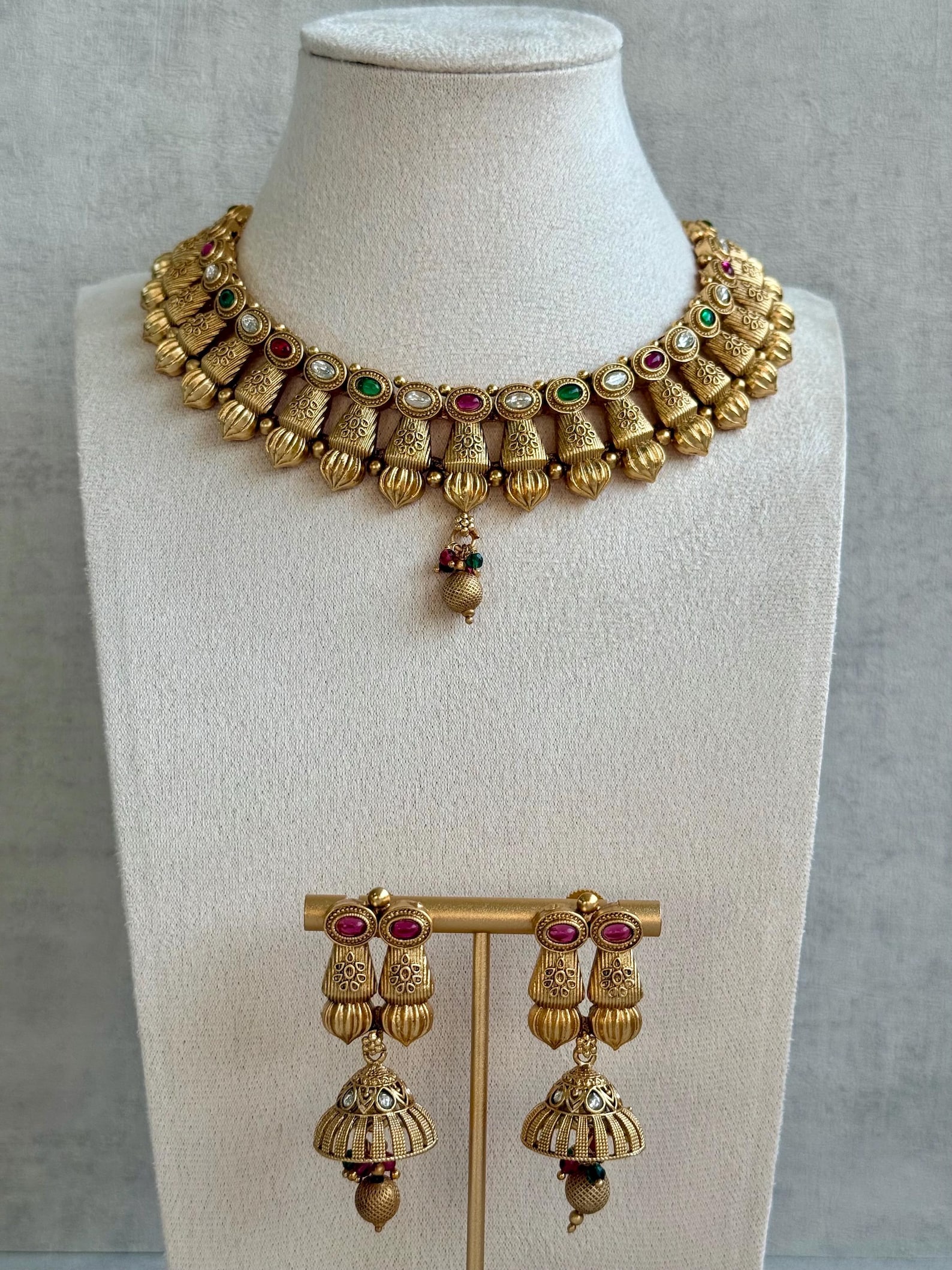 Ayura Designs Aima Antique Gold Kundan Necklace Set – Rani Pink & Emerald Jhumka Earrings