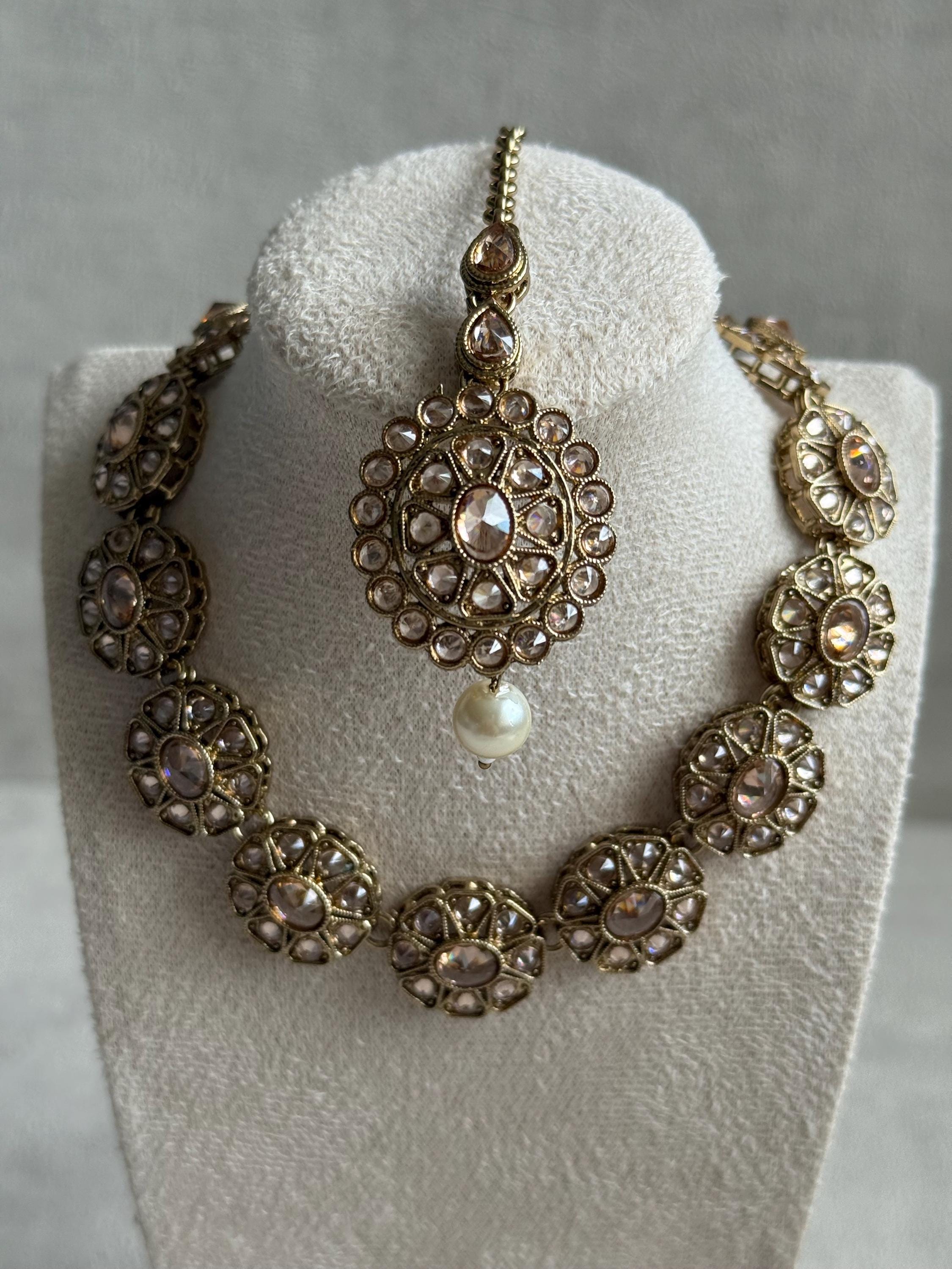 Ayura Designs Saniaセット（ネックレス、イヤリング、ティッカ付き