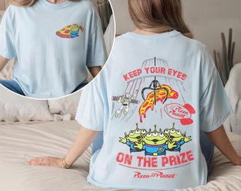 Toy Story Alien Pizza Planet-tröja, håll ögonen på priset-tröja, Disney-resa-tröja, Pizza Planet-familjetröja, Disney World-semester
