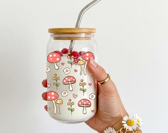 Amanita Red Mushroom Cup – Cottagecore Forest Tumbler with Red Mushrooms & Wildflowers, Aesthetic Iced Coffee Glass, Nature Lover Gift