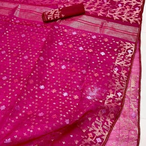 Authentic handloomed Dhakai halfsilk Jamdani saree in 84 counts. Comes with a blouse piece