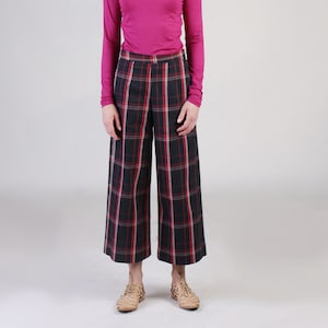 Pantalon court large à carreaux, Pantalon taille haute, Pantalon à la cheville, Pantalon à bas large, Pantalon à carreaux tartan, Pantalon de costume, Pantalon de bureau noir rouge