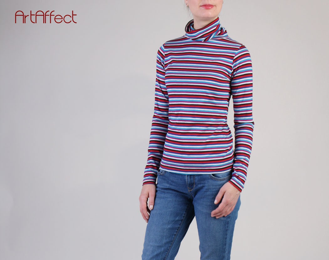 Fitted top striped turtleneck