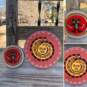 Cool Vintage PAIR of Folk Art Ceramic Decorative Wall Hanging Plates or Trinket Dishes from PANAMA measuring 5 7/8" & 3.5" ~ Tribal Decor ~