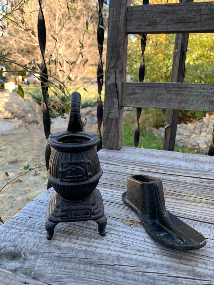 Vintage Miniature Cast Iron Stove With Pans for Sale in Hesperia, CA -  OfferUp
