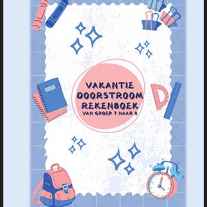 以下が含まれることがあります： VAKANTIE DOORSTROOM REKENBOEK VAN GROEP 7 NAAR 8というタイトルの長方形のワークブック。水色のグリッド背景、中央の白いパネル、クレヨン、バインダー、定規、バックパック、目覚まし時計のイラストが描かれています。