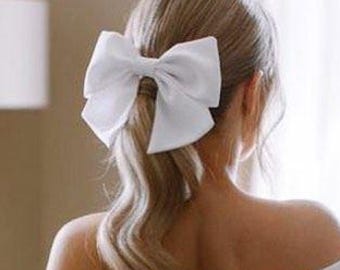 White hair bow, Wedding Veil Hair Bow, Wedding Bow, Bridal Bow, White Bow, Bride Bow, Hen Party Bow, veil, bridal veil