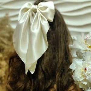 Ivory Bride Bow Veil, Hen Party Veil, Bridal Hair Bow Veil, Future Mrs Veil, Hair Bow for Bride, Bridal Hair Clip, Big Bow for Wedding Dress