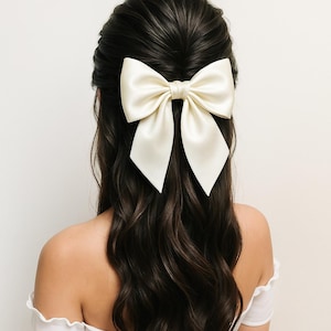 White hair bow, Wedding Veil Hair Bow, Wedding Bow, Bridal Bow, White Bow, Bride Bow, Hen Party Bow, veil, bridal veil