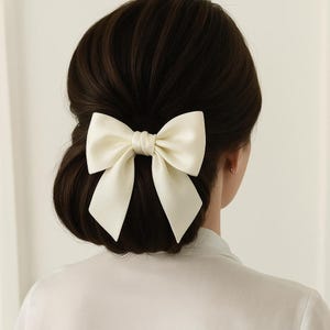 White hair bow, Wedding Veil Hair Bow, Wedding Bow, Bridal Bow, White Bow, Bride Bow, Hen Party Bow, veil, bridal veil