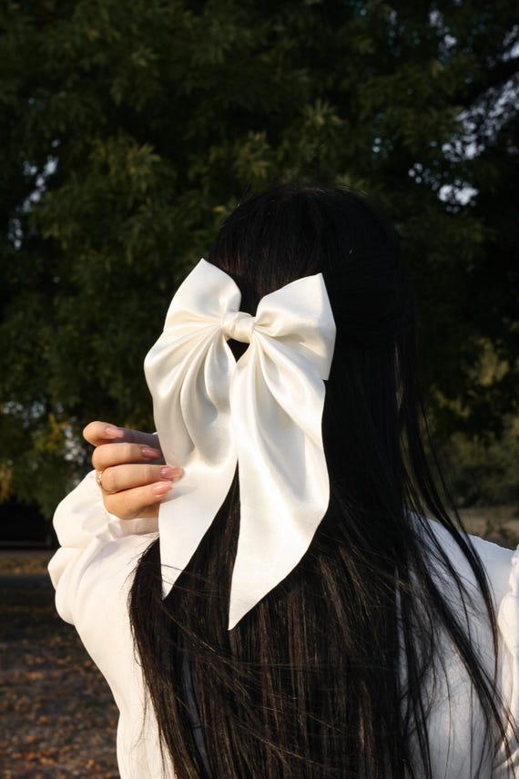 Large Ivory Satin Hair Bow, Wedding Hair Bow, Classic Ivory  display picture 1