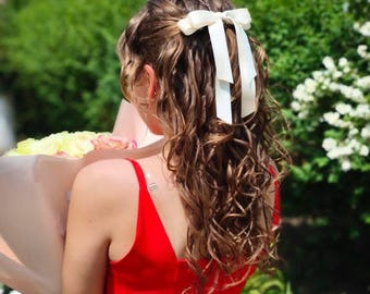 White bow hair clip for bride, luxury satin ribbon, barrette, bridal shower, wedding hairstyle, headpiece, elegant hair accessories