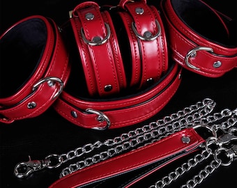 赤い革製ボンデージハーネスセット、ロック可能な全身カフス、ビーガン拘束キット