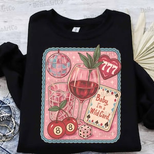 Baby ich bin eine wilde Karte PNG, Retro Vegas ästhetische Sublimation, Weinglas Disco 777 png, Bachelorette Hot Girl png, trendiges Shirt png