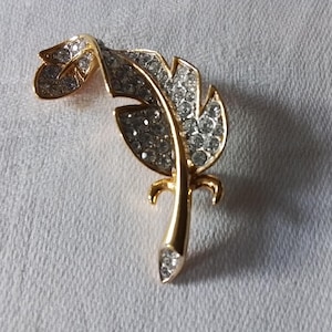 Vintage jewelry A&S Attwood and Sawyer feather brooch goldtoned Swarovski rhinestone signed