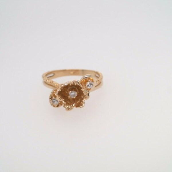 Vintage 14 Karat Yellow Gold Textured Flower Ring With Diamonds 3 Round Brilliant Prong Setting Floral Fashion Estate Jewelry Open Shank