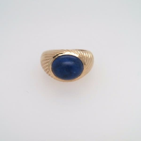 Vintage 14 Karat Yellow Gold Ribbed Design Lapis Ring Oval Cabochon Tapered Band Estate Jewelry Blue Classic Retro Ornate Unique