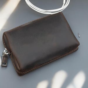 Anpassad läder- och teknikorganisatör för män – Personligt laddningsfodral – Present till pappa, make, bror, fars dag