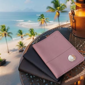 Perfect cadeau voor familievakanties en reisliefhebbers – aangepaste leren paspoorthouder met AirTag-sleuf – reisorganizer voor stellen