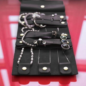 Personalized Leather Jewelry Organizer for Travel – Roll Up Pouch for Necklaces, Earrings, Rings – Gift for Wife, Mom, Traveler