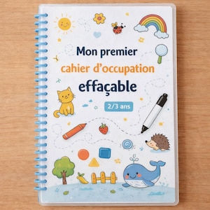 Peut inclure: Un cahier d'activités à reliure spirale avec une couverture blanche portant le texte Mon premier cahier d'occupation effaçable 2/3 ans. La couverture présente des illustrations colorées d'un soleil, arc-en-ciel, chat, baleine, hérisson et formes.