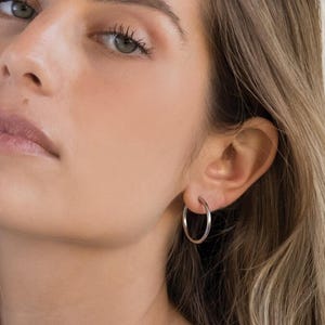 Brincos de argola minimalistas e atemporais / Brincos de argola de aço cirúrgico com 7 diâmetros diferentes (8 mm - 10 mm - 12 mm - 14 mm - 16 mm - 18 mm - 20 mm)
