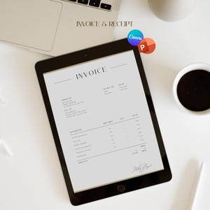Puede incluir: Una factura digital que se muestra en una tableta, con la palabra "INVOICE" en la parte superior. La factura incluye detalles como "ISSUED TO" y "PAY TO". Una taza de café y un bolígrafo están sobre la superficie blanca.