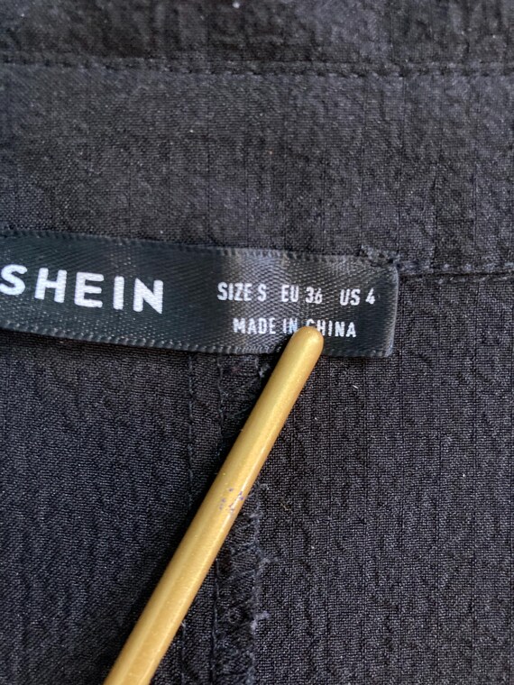 black lightweight polyester SHEIN short sleeve bu… - image 7