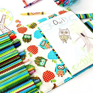 Cartera de crayón, estuche de crayón, juguete de arte infantil, soporte de crayón, juguete para colorear, estuche de artista de crayón, juguete de viaje, rollo de crayón - Gingham Owls