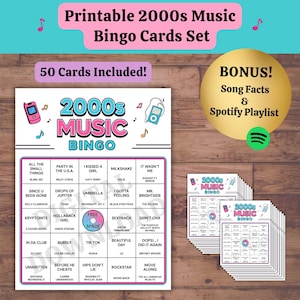 Może przedstawiać: Zestaw drukowanych kart do gry w bingo z muzyką z lat 2000, zawierający 50 kart. Projekt zawiera kolorową planszę do gry w bingo z muzyką z lat 2000 z tytułami piosenek i nazwiskami wykonawców. Dołączona jest również dodatkowa lista odtwarzania Spotify.