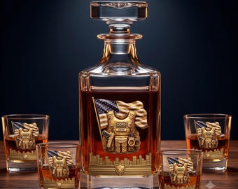 Juego de decantador de whisky policial personalizado con 4 vasos, diseño de insignia dorada con efecto 3D, regalo personalizado con abreviatura y nombre de la ciudad.