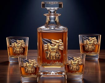 Juego de decantador de whisky policial personalizado con 4 vasos, diseño de insignia dorada con efecto 3D, regalo de bar personalizado con horizonte de ciudad