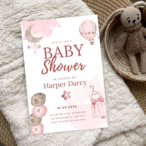 Bearbeitbar Rosa Babypartyeinladung | Niedliches Aquarell Boho Kinderzimmer Design mit Spielzeug | Personalisierte einladen