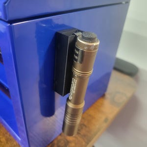 Magnetic Pocket Clip Display Mount for Pocket Knives Flashlights EDC