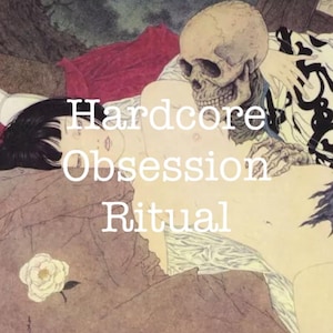 Peut inclure: Une illustration en noir et blanc d'une femme allongée avec un squelette sur elle. Le texte "Hardcore Obsession Ritual" est écrit en lettres blanches sur l'image.