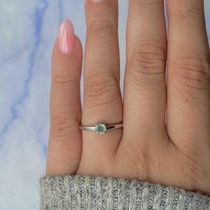 Green Kyanite Ring / 925 Sterling Silver Ring / Rhodium vermeil / Healing Gemstone / Gifts for her / Round Cut / Dainty Green Kyanite Rings