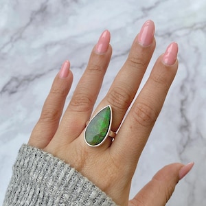 Bague réglable en ammolite / Bague en argent sterling 925 / Pierre précieuse de guérison / Bijoux en ammolite / Cadeaux pour elle / Poire Cab / Déclaration AML-R-28.