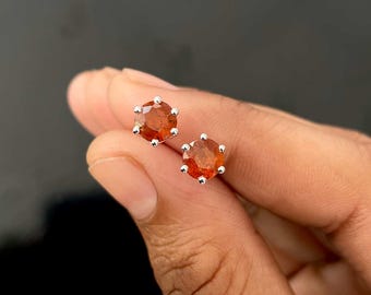 Pendientes de botón de cianita naranja / Plata de ley 925 / Piedra preciosa curativa / Regalos para ella / Baño de rodio / Pendientes delicados OKY-SE-1024.