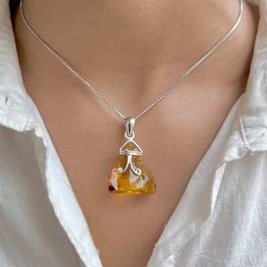 Amber Pendant / 925 Sterling Silver Pendant / Healing Gemstone / Gifts for her / Fancy Rough / Amber Jewellery / Statement Amber Pendants