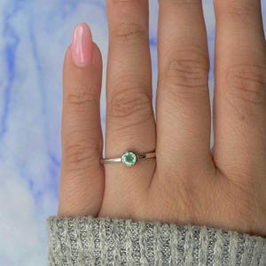 Green Kyanite Ring / 925 Sterling Silver Ring / Rhodium vermeil / Healing Gemstone / Gifts for her / Round Cut / Dainty Green Kyanite Rings