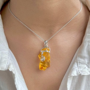 Amber Pendant / 925 Sterling Silver Pendant / Healing Gemstone / Gifts for her / Fancy Rough / Amber Jewellery / Statement Amber Pendants