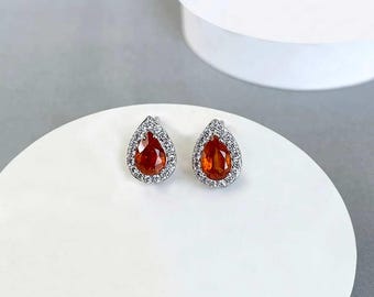 Pendientes de botón de cianita naranja y topacio blanco / Plata de ley 925 / Piedra preciosa curativa / Regalos para ella / Corte de pera / Pendientes delicados OKY-SE-52W.