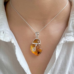 Amber Pendant / 925 Sterling Silver Pendant / Healing Gemstone / Gifts for her / Fancy Rough / Amber Jewellery / Statement Amber Pendants